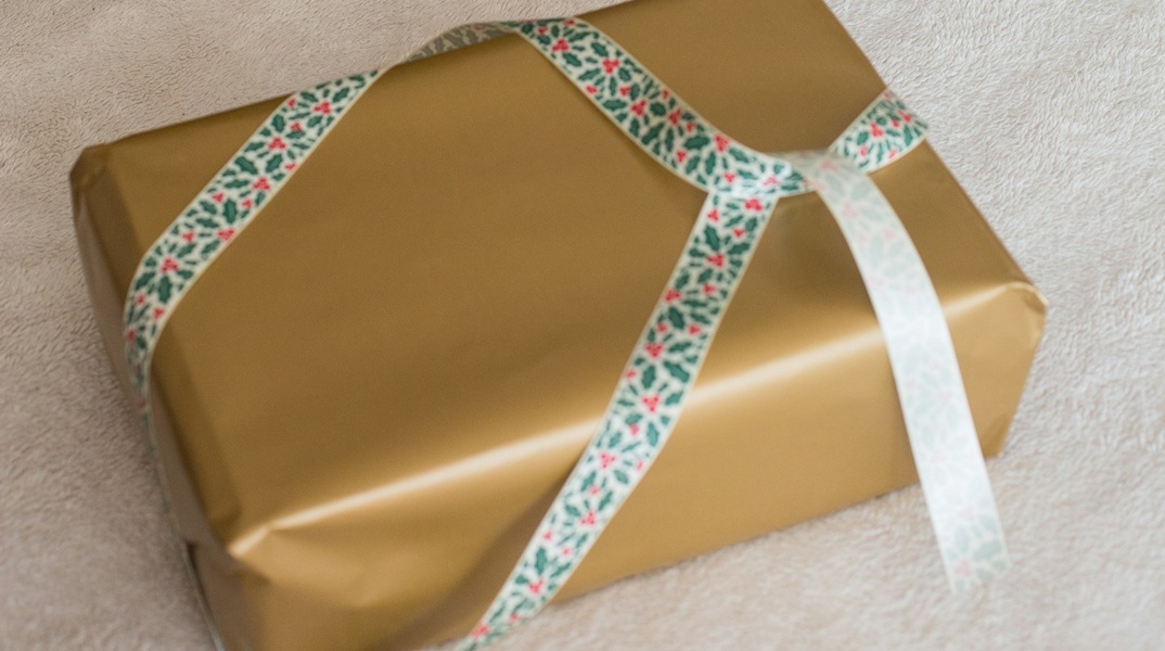 Δώρο με χριστουγεννιάτικο αμπαλάζ