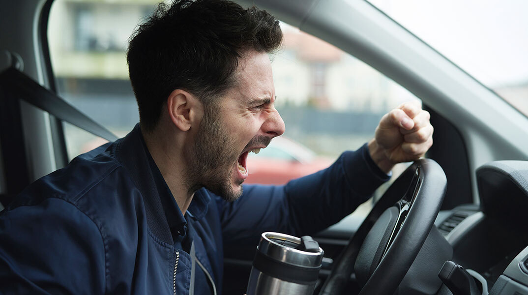 Όταν οι δρόμοι γίνονται βίαιοι: ακραίες επιθέσεις μεταξύ αγνώστων