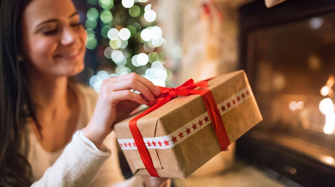 Ποιοι γιορτάζουν σήμερα 21 Δεκεμβρίου 2025; Το εορτολόγιο της Athens Voice σου τους θυμίζει. Μην ξεχάσεις να τους δώσεις τις καλύτερες ευχές σου!