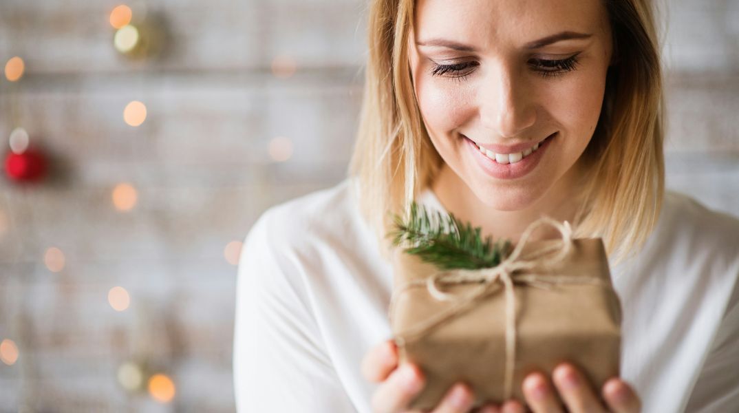 Ποιοι γιορτάζουν σήμερα 22 Δεκεμβρίου 2025; Το εορτολόγιο της Athens Voice σου τους θυμίζει. Μην ξεχάσεις να τους δώσεις τις καλύτερες ευχές σου!