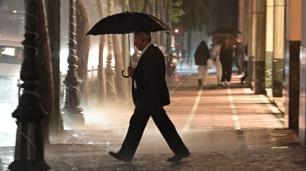 Αλλάζει ο καιρός από το Σάββατο - Βροχερά Χριστούγεννα, κρύο και χιόνια την Πρωτοχρονιά - Η πρόγνωση Μαρουσάκη