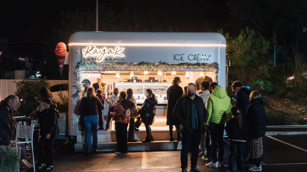 blured_faces_20251207-tgr-astirmarina-christmasmarket-0909