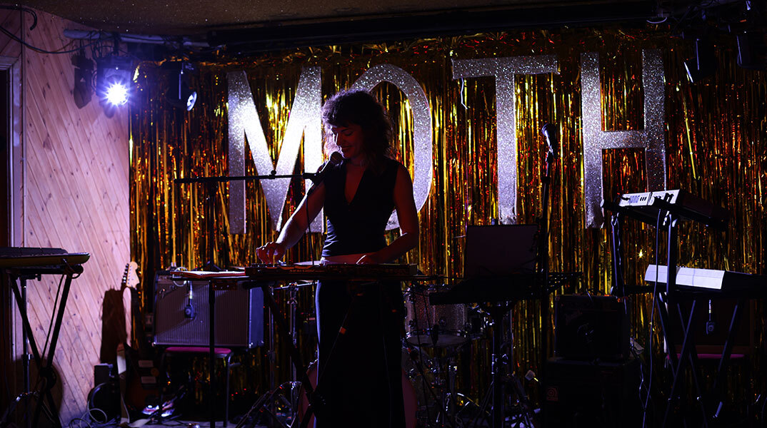 Μάγια Σφακιανάκη: «Όση μαυρίλα κι αν υπάρχει μέσα μου, μπορώ να τη μετουσιώσω σε κάτι άλλο»