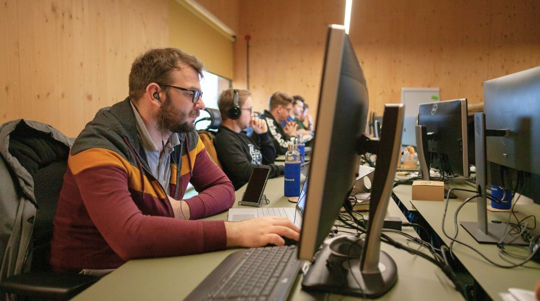 Από τα memes στην πολιτική πράξη: Ψηφιακή απήχηση, δημοσκοπική νομιμοποίηση και τα όρια της ευρωπαϊκής ενοποίησης