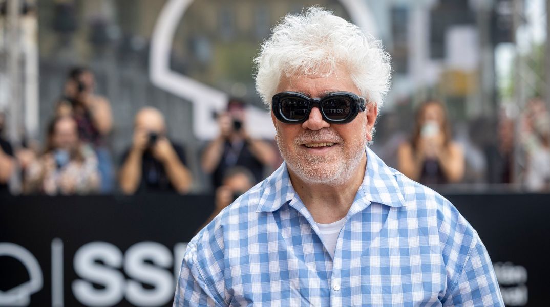 Το πρώτο teaser της ταινίας Bitter Christmas παρουσιάζει την επιστροφή του Πέδρο Αλμοδόβαρ στον ισπανόφωνο κινηματογράφο - Πρεμιέρα στις 20 Μαρτίου.