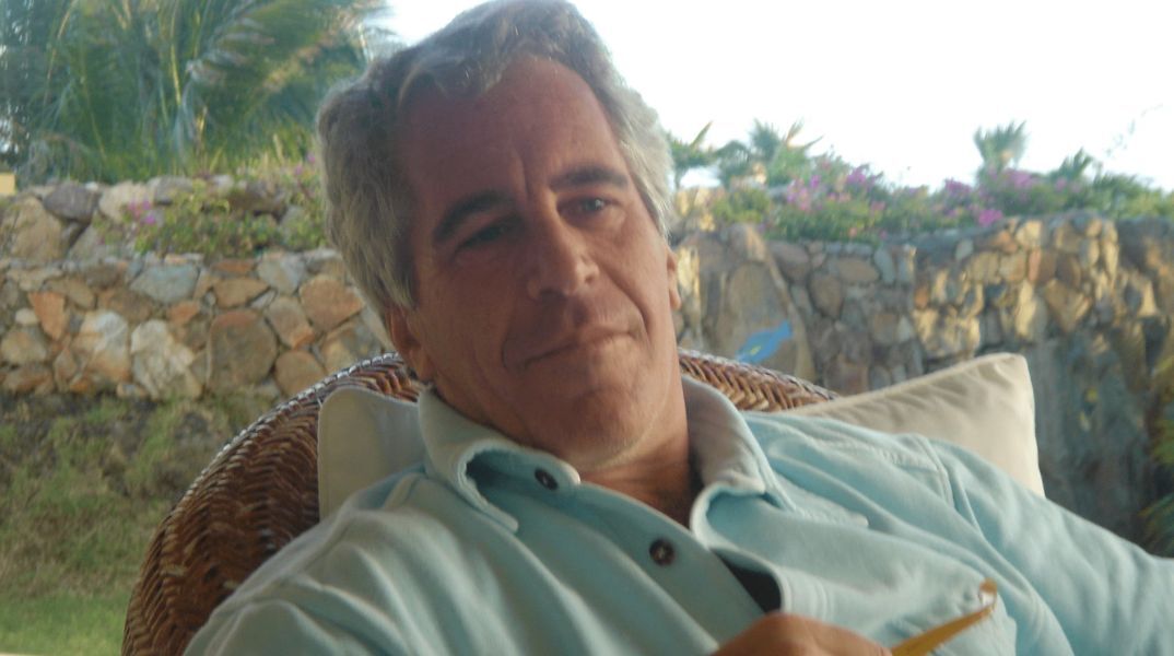 Θύματα του Τζέφρι Έπσταϊν καταγγέλλουν το υπουργείο Δικαιοσύνης των ΗΠΑ για μερική δημοσιοποίηση φακέλων, ζητώντας πλήρη διαφάνεια και λογοδοσία.