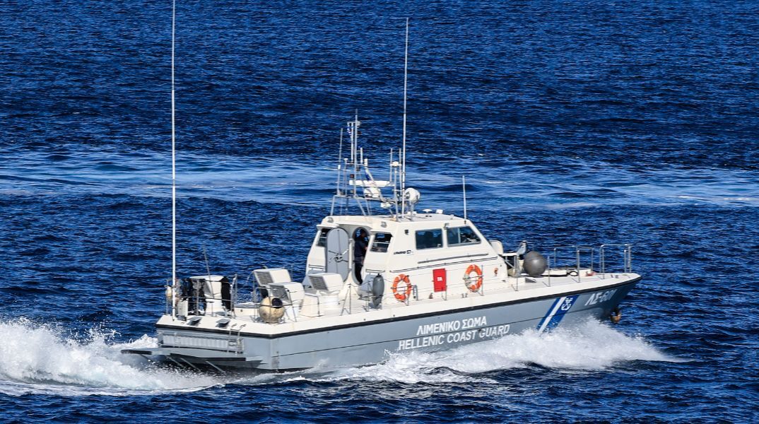 Δεξαμενόπλοιο με 28μελές πλήρωμα έμεινε ακυβέρνητο νότια της Σκύρου λόγω μπλακ άουτ - Πλωτά του Λιμενικού και παραπλέοντα πλοία κινούνται για βοήθεια.