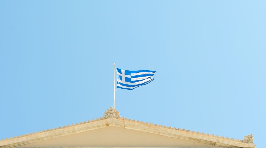 Ελληνική σημαία στη Βουλή