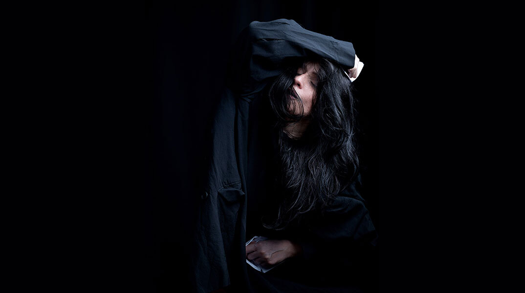 Ρωγμές, μια σόλο τελετουργία της Χριστίνας Κυριαζίδη