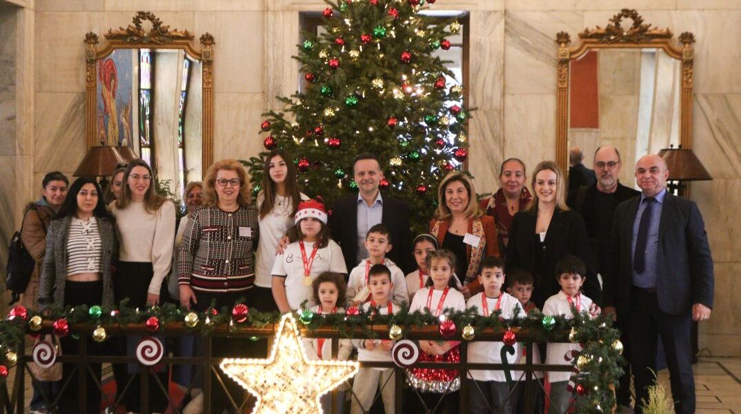 Τα κάλαντα στον Δήμαρχο Αθηναίων Χάρη Δούκα