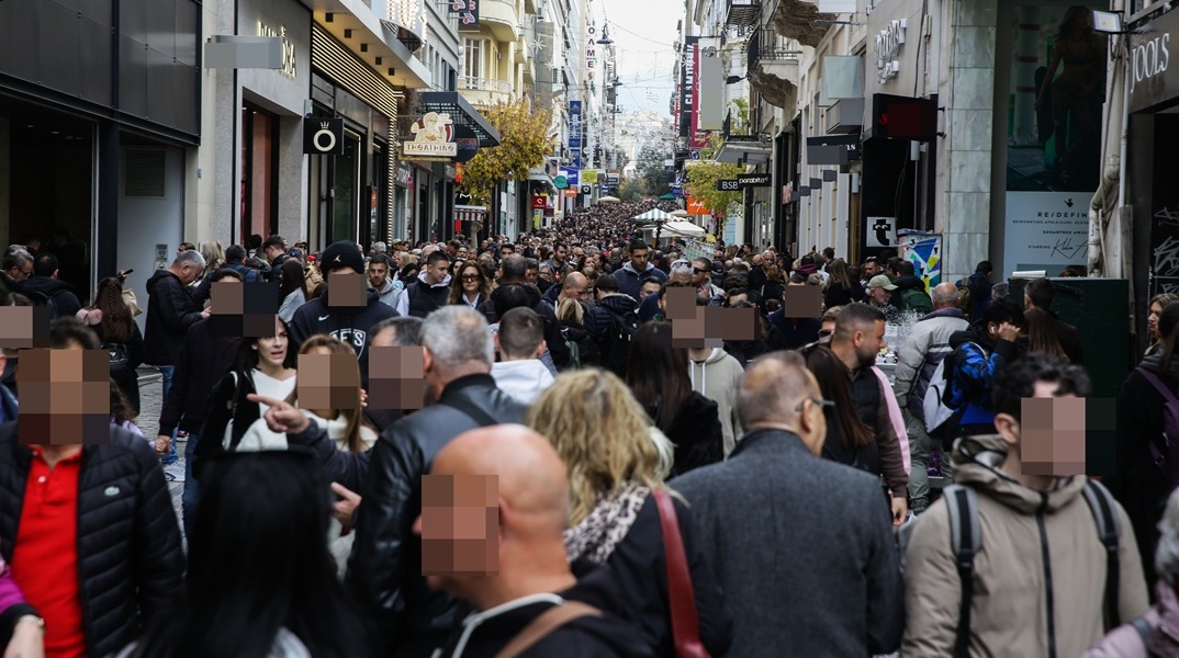 Κόσμος στην Ερμού