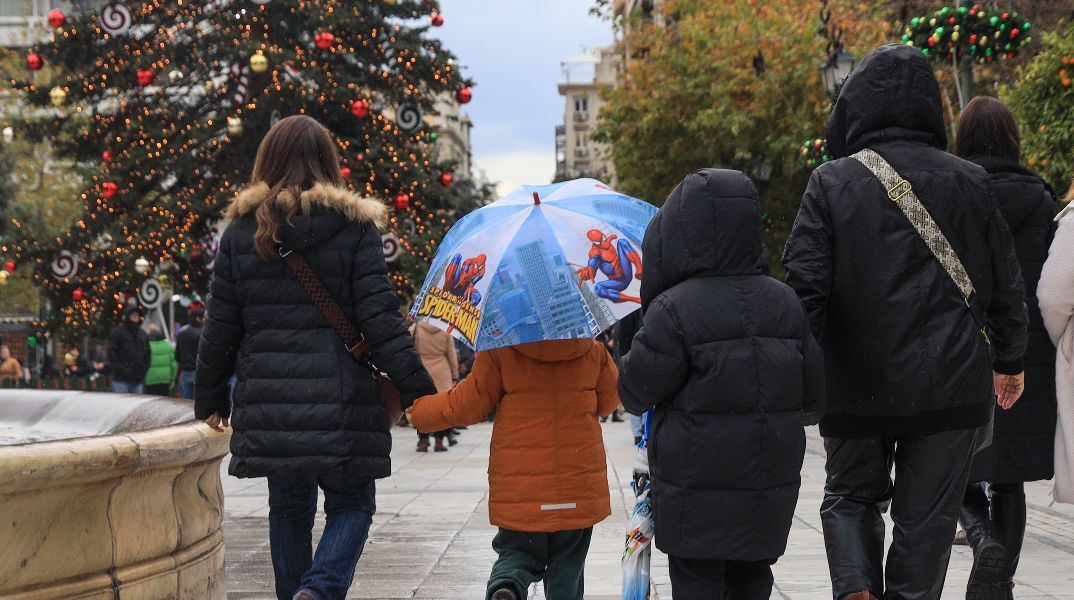 Καιρός: Χριστούγεννα με βροχές και καταιγίδες - Πού θα σημειωθούν έντονα φαινόμενα σήμερα