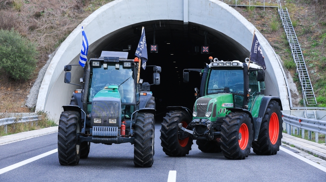 ΣΥΜΒΟΛΙΚΟΣ ΑΠΟΚΛΕΙΣΜΟΣ ΤΩΝ ΣΗΡΑΓΓΩΝ ΤΩΝ ΤΕΜΠΩΝ ΓΙΑ ΦΟΡΤΗΓΑ ΑΥΤΟΚΙΝΗΤΑ ΑΠΟ ΑΓΡΟΤΕΣ ΚΑΙ ΚΤΗΝΟΤΡΟΦΟΥΣ ΤΟΥ Ν. ΛΑΡΙΣΑΣ