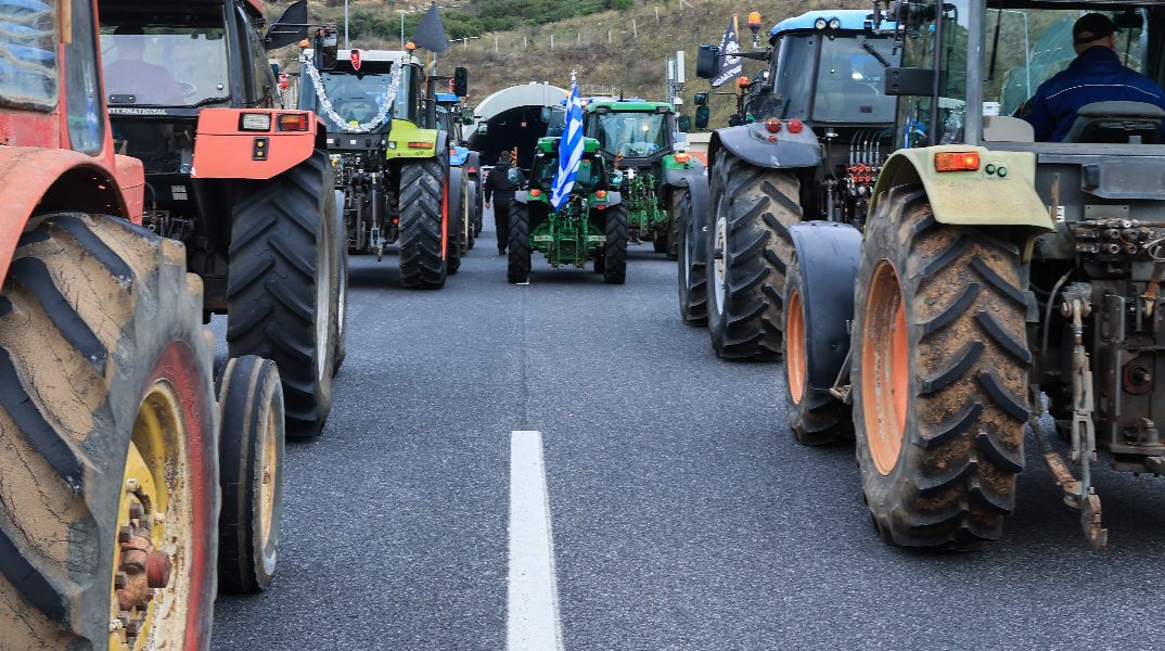Επί ποδός και πάλι οι αγρότες: Πού υπάρχουν τώρα μπλόκα - Έκλεισαν στις 12 τα Μάλγαρα προς Αθήνα 