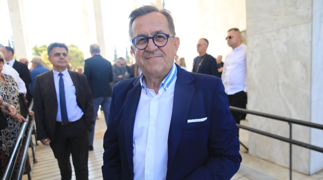 Ο Νικολόπουλος «αποκάλυψε» επιστολή στον... Πούτιν για να δείξουν οι δορυφόροι του αν υπήρχε ξυλόλιο στα Τέμπη