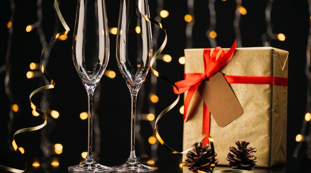 Δώρο και σαμπάνια με δύο ποτήρια