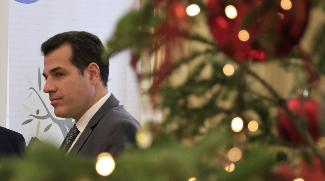 Ο Μάνος Βουλαρίνος σχολιάζει την ανάρτηση - απάντηση του Θάνου Πλεύρη στον πρώην πρόεδρο της ΑΔΑΕ, Χρήστο Ράμμο 