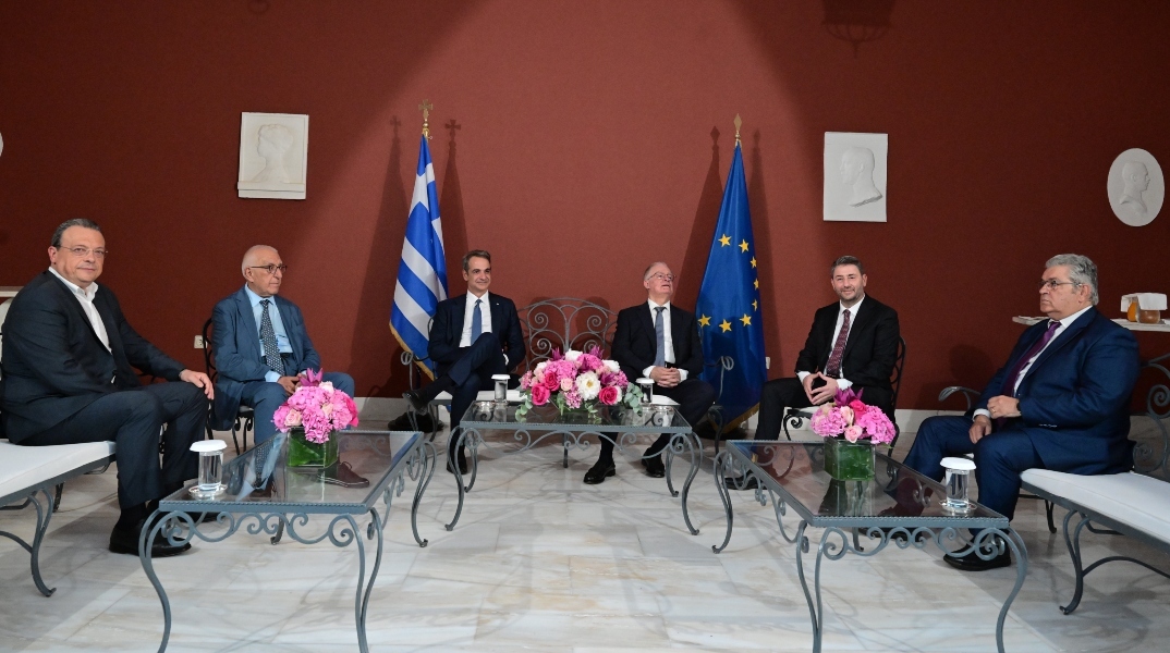 Από αριστερά: Σωκράτης Φάμελλος, Νικήτας Κακλαμάνης, Κυριάκος Μητσοτάκης, Κωνσταντίνος Τασούλας, Νίκος Ανδρουλάκης, Δημήτρης Κουτσούμπας