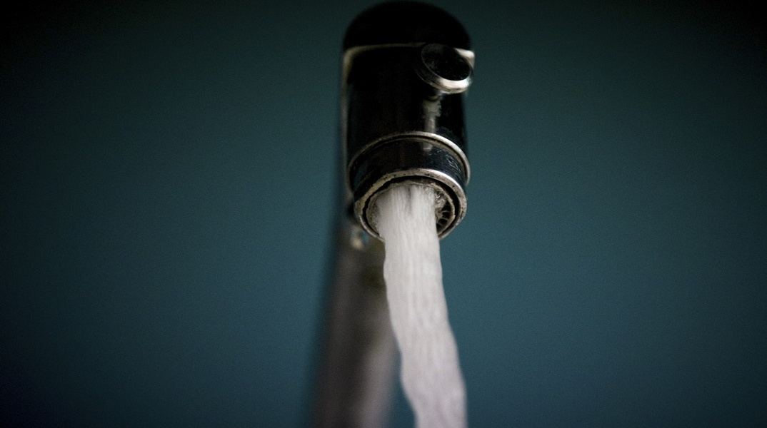 Βρύση με νερό