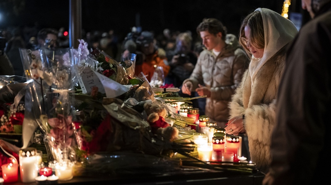 Λουλούδια για τους νεκρούς της τραγωδίας στην Ελβετία