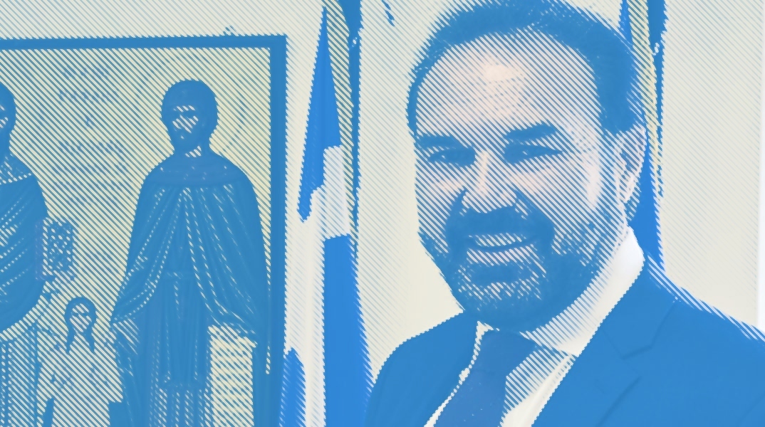 Δήμαρχος Φλώρινας: Τι τον συνδέει με αρνητές του ΔΠΔ και φιλοτραμπικές πλατφόρμες