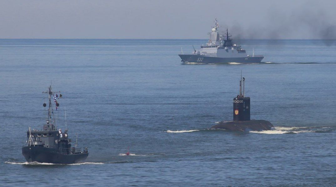 Θρίλερ στον Ατλαντικό: Αμερικανοί κομάντος κατέλαβαν δύο τάνκερ σε λίγες ώρες - Στην περιοχή ρωσικά πολεμικά