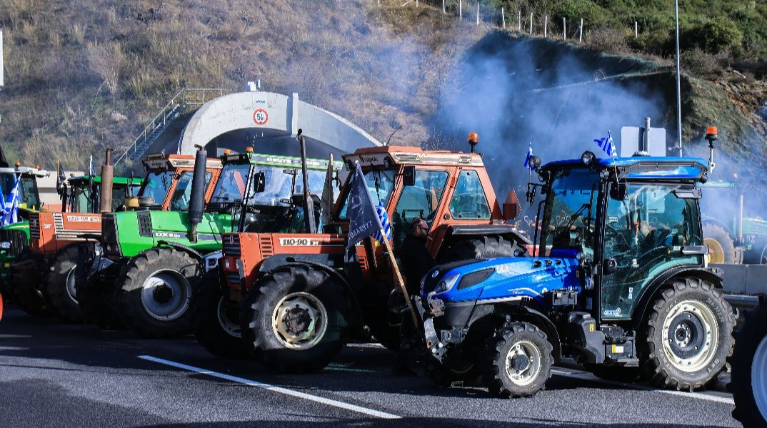 Οι αγρότες είπαν «ναι» στη συνάντηση με Μητσοτάκη την Τρίτη - Παραμένουν αλλά στην άκρη τα τρακτέρ