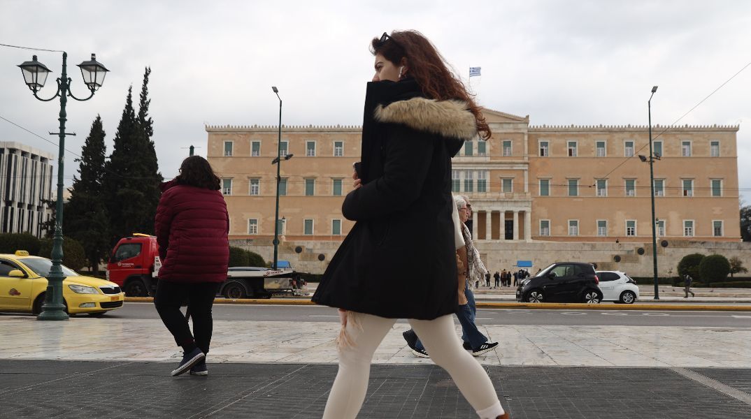 Με ισχυρούς ανέμους και βροχές ο καιρός την Παρασκευή - Πέφτει η θερμοκρασία