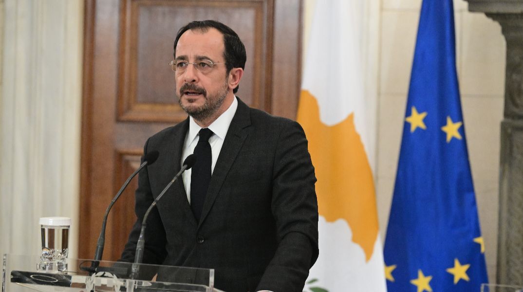 Κύπρος: Σάλος με βίντεο που εμπλέκει τον Χριστοδουλίδη σε διαλόγους για μίζες και αδιαφανή χρηματοδότηση