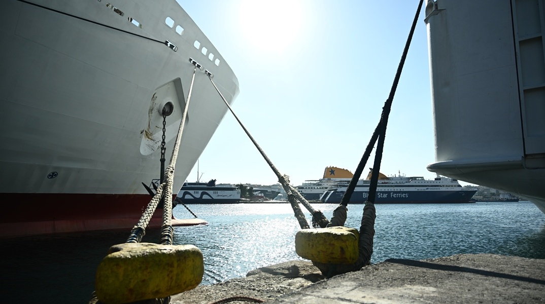 Δεμένα πλοία στα λιμάνια