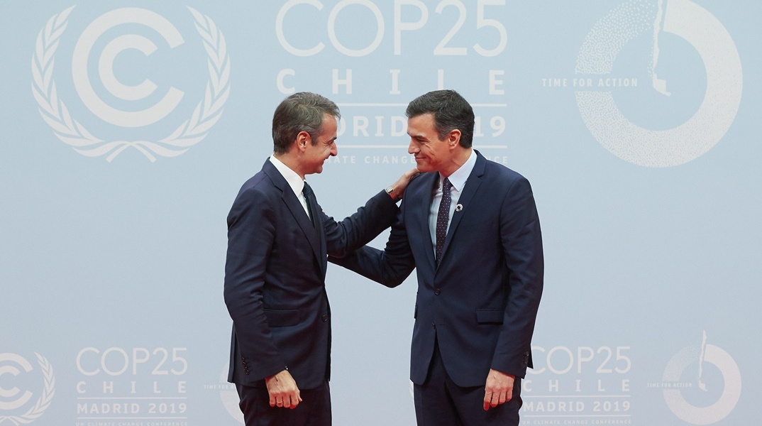 Ο Κυριάκος Μητσοτάκης με τον Πέδρο Σάντσεθ