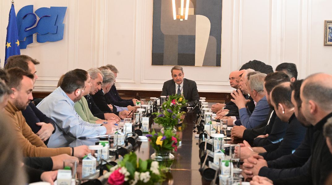 Μητσοτάκης στη συνάντηση με τους αγρότες: Τις εξελίξεις τις διαμορφώνουν οι παρόντες και όχι οι απόντες