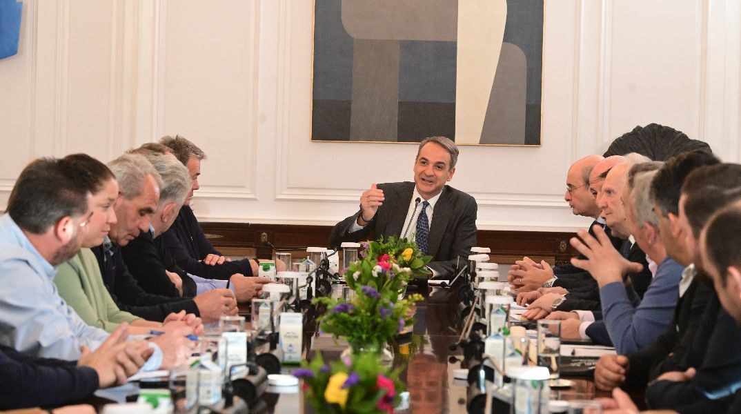 Ολοκληρώθηκε η συνάντηση Μητσοτάκη με τους αγρότες μετά από 3,5 ώρες στο Μέγαρο Μαξίμου