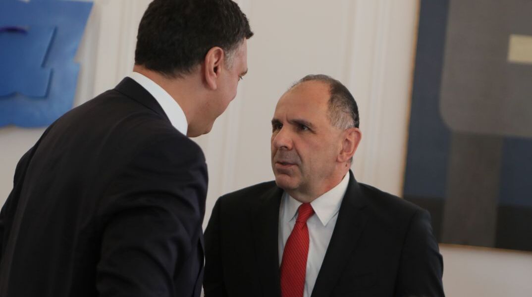 O Βασίλης Κικίλιας και ο Γιώργος Γεραπετρίτης σε πρόσφατο υπουργικό συμβούλιο