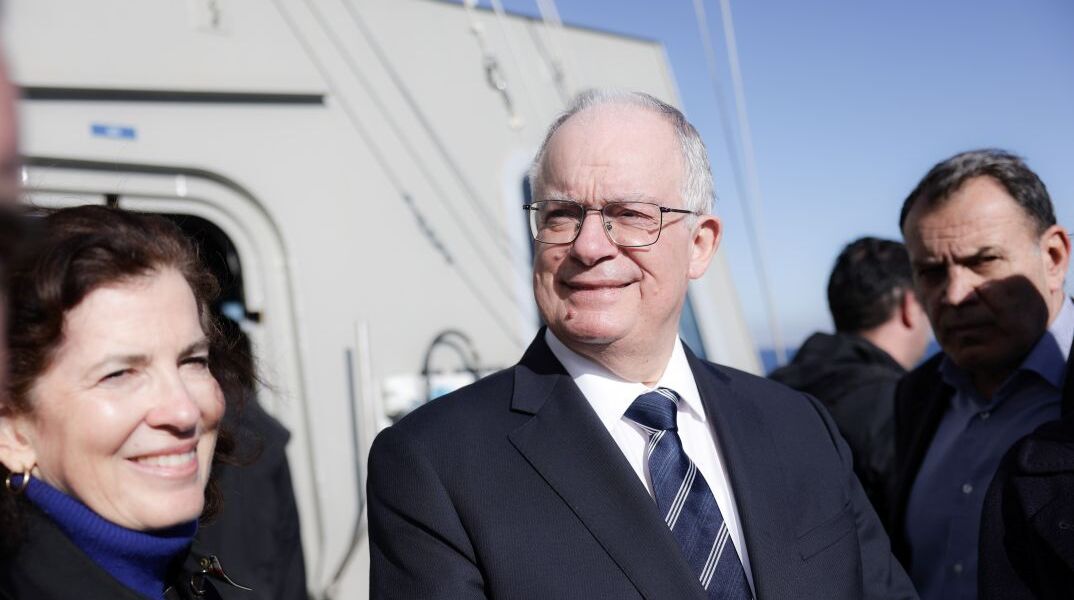 Ο ΠτΔ Κώστας Τασούλας στην φρεγάτα «Κίμων»