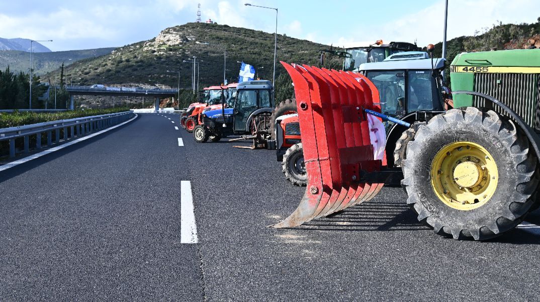 Αγρότες: Πού παραμένουν τα μπλόκα - Ανοιχτή η Εθνική από Λαμία έως Αθήνα