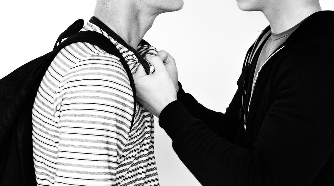 Βία ανηλίκων: «Δεν υπάρχει παιδί χαμένο» - Οι μύθοι, τα πραγματικά δεδομένα και οι βαθύτερες αιτίες