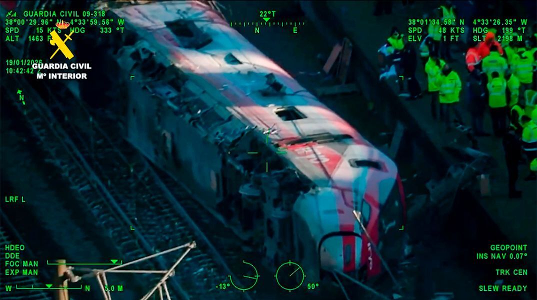 Πληροφορίες Reuters: Εντοπίστηκε σπασμένος σύνδεσμος σε ράγες στο σημείο του δυστυχήματος στην Ισπανία