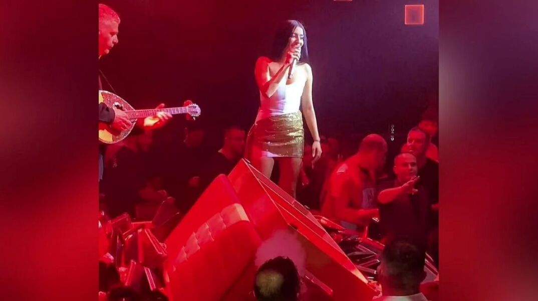 Έριξαν καναπέ στην πίστα την ώρα που τραγουδούσε η Αναστασία σε νυχτερινό μαγαζί της Θεσσαλονίκης