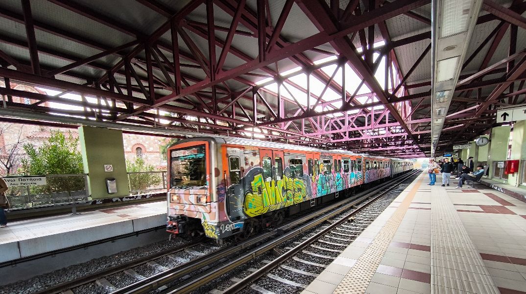 Επιβάτης καταγγέλλει ότι δέχτηκε επίθεση από ροτβάιλερ στον Ηλεκτρικό -«Ήταν χωρίς φίμωτρο»