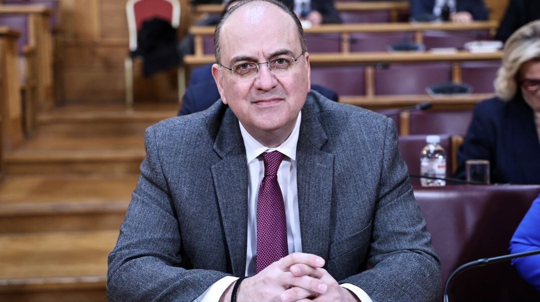 O Mακάριος Λαζαρίδης στην εξεταστική επιτροπή του ΟΠΕΚΕΠΕ