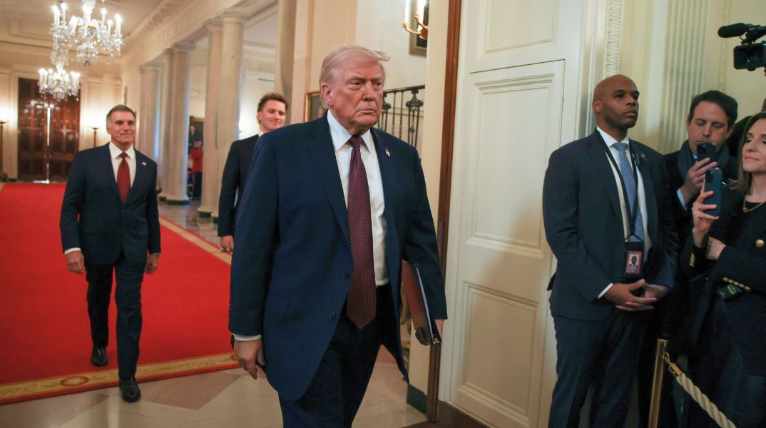 Ο Ντόναλντ Τραμπ ανατρέπει τον ορθολογισμό για να υπονομεύσει τη Δημοκρατία