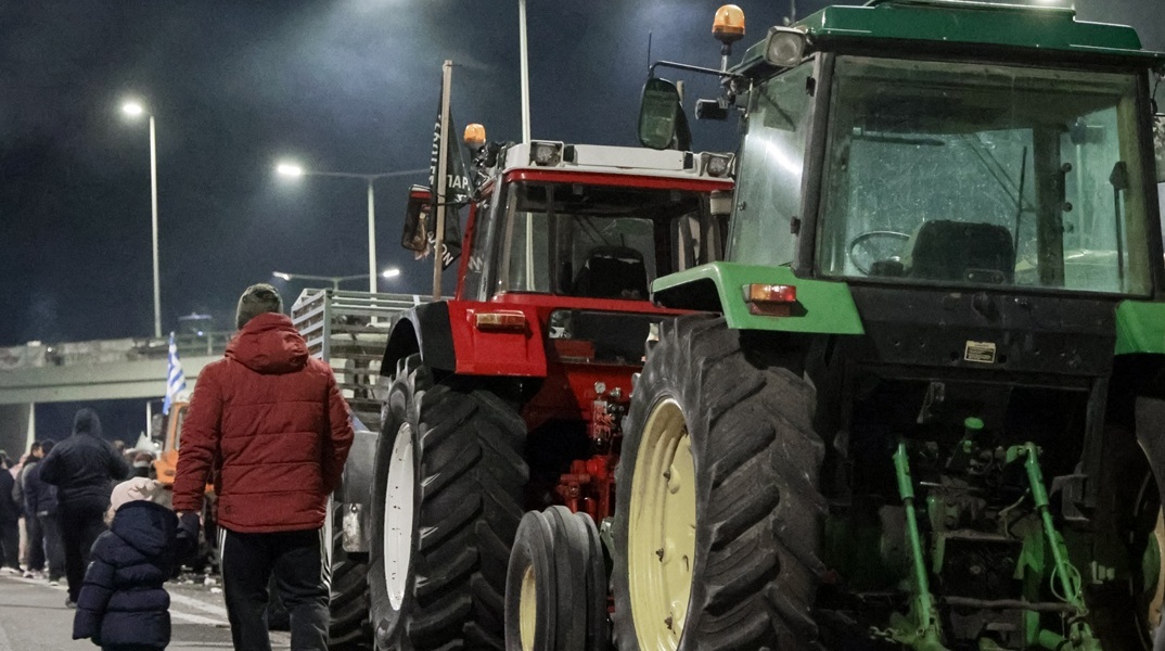 Αγρότες και τρακτέρ 