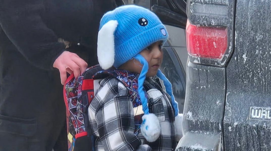 ΗΠΑ: Η ICE έθεσε υπό κράτηση 5χρονο αγόρι κατά επιχείρηση σύλληψης του πατέρα του - Αντιδράσεις από σχολεία και την τοπική κοινωνία. 