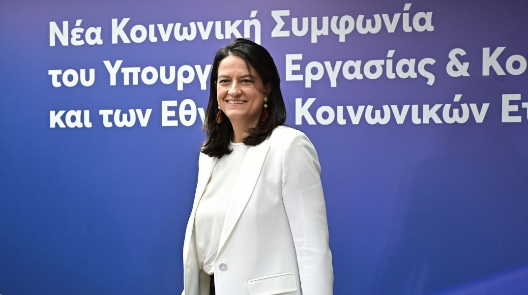 Νίκη Κεραμέως: Νέα αύξηση κατώτατου μισθού, άμεση εφαρμογή συλλογικών συμβάσεων και ΕΡΓΑΝΗ 2 - Πρόγραμμα επιδότησης για 10.000 άνεργες γυναίκες.