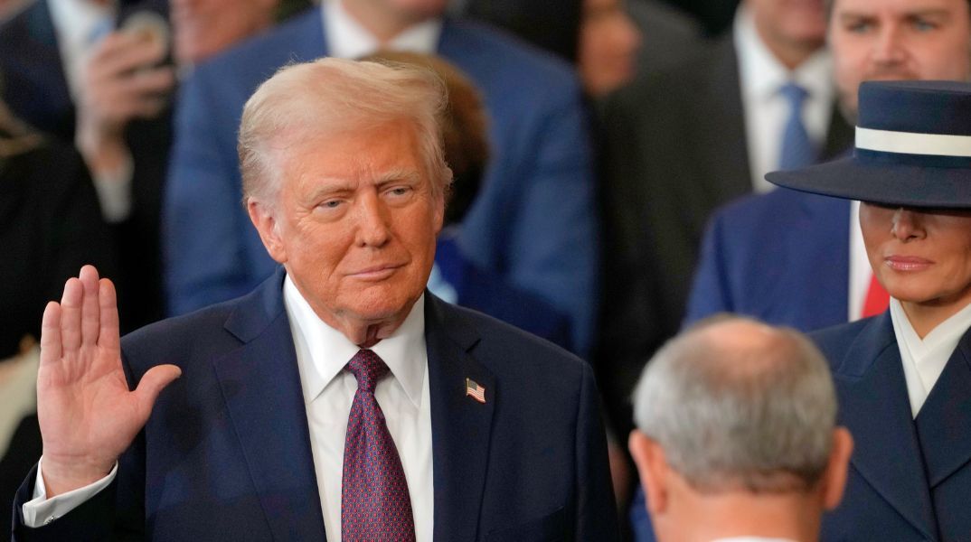 The Guardian: Απολογισμός για τον έναν χρόνο του Ντόναλντ Τραμπ