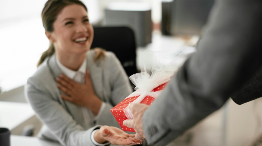 Ποιοι γιορτάζουν σήμερα 24 Ιανουαρίου 2026; Το εορτολόγιο της Athens Voice σου τους θυμίζει. Μην ξεχάσεις να τους δώσεις τις καλύτερες ευχές σου!