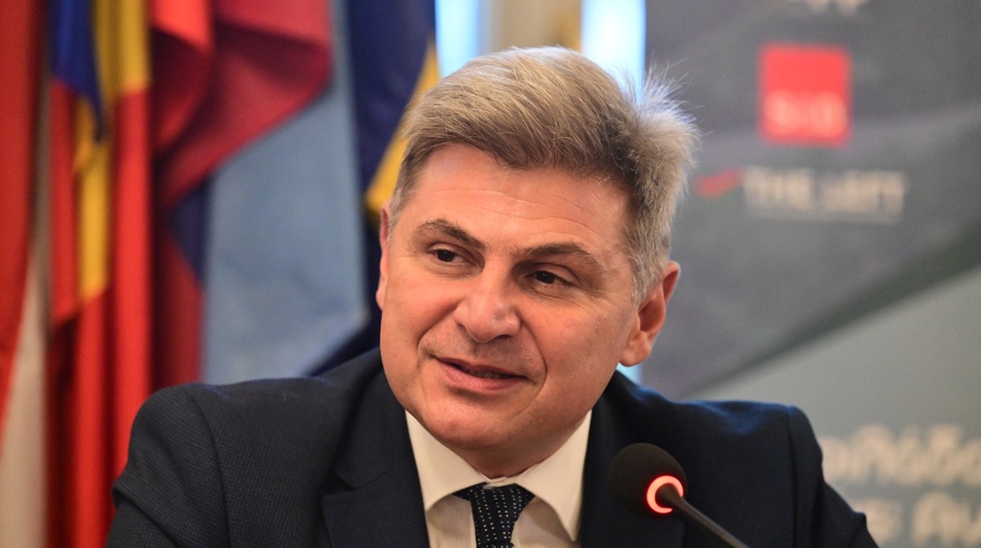 Νικόλας Φαραντούρης