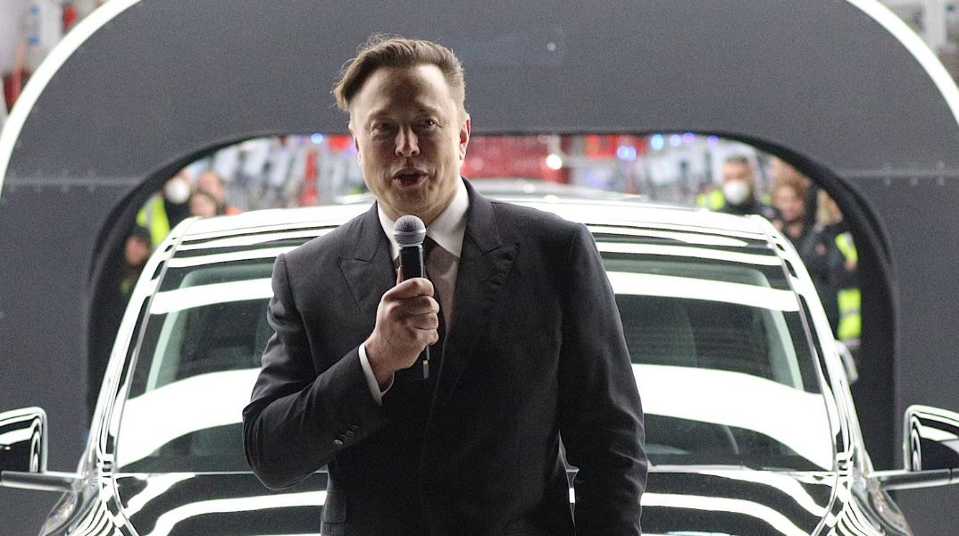 Γυναίκα έχασε εκατοντάδες χιλιάδες δολάρια, πιστεύοντας ότι συνομιλούσε με τον Έλον Μασκ και επένδυε σε «ιδιωτικές μετοχές» της Tesla.