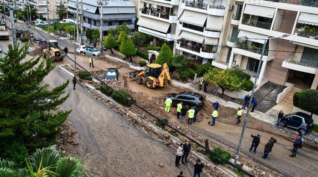 Γλυφάδα: Έργα του ΔΕΔΔΗΕ «δείχνει» ο Δήμαρχος για τις καταστροφές - Τι απαντά ο Διαχειριστής